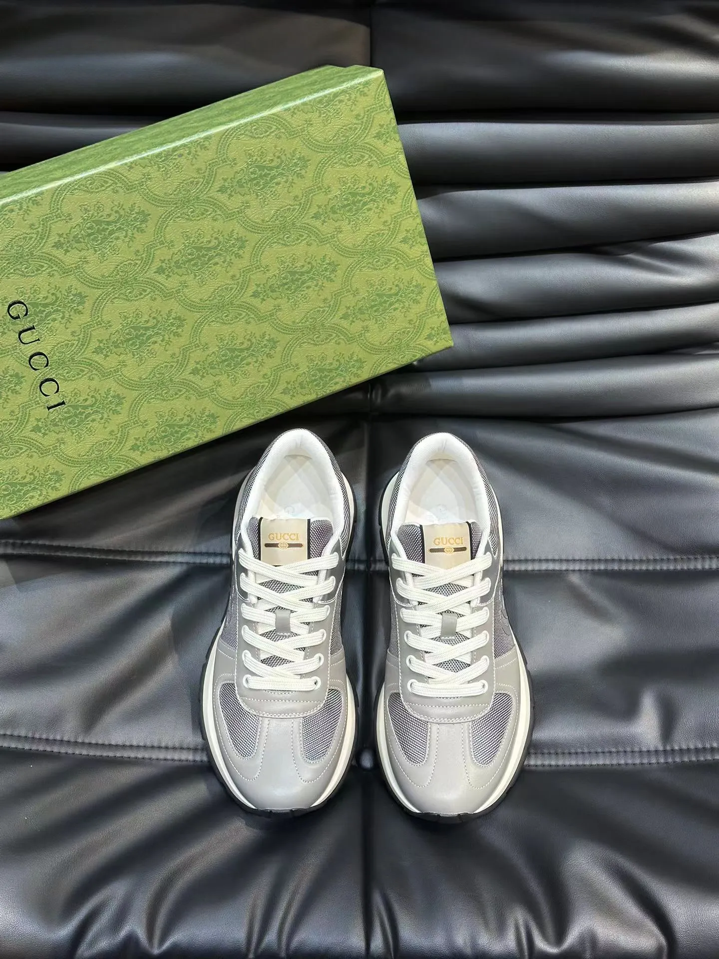 P460 new men's shoes GUCCI [Lightning] latest shoes are shipped. Original quality, fashionable, made of special materials, sheepskin lining, brand new packaging. The foot feels super comfortable and the workmanship is impeccable. Size: 38-45